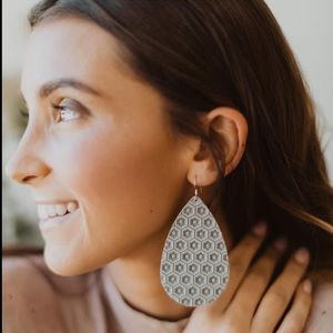 Nickel and Suede Large Teardrop Leather Earrings Dove Gray Blossom